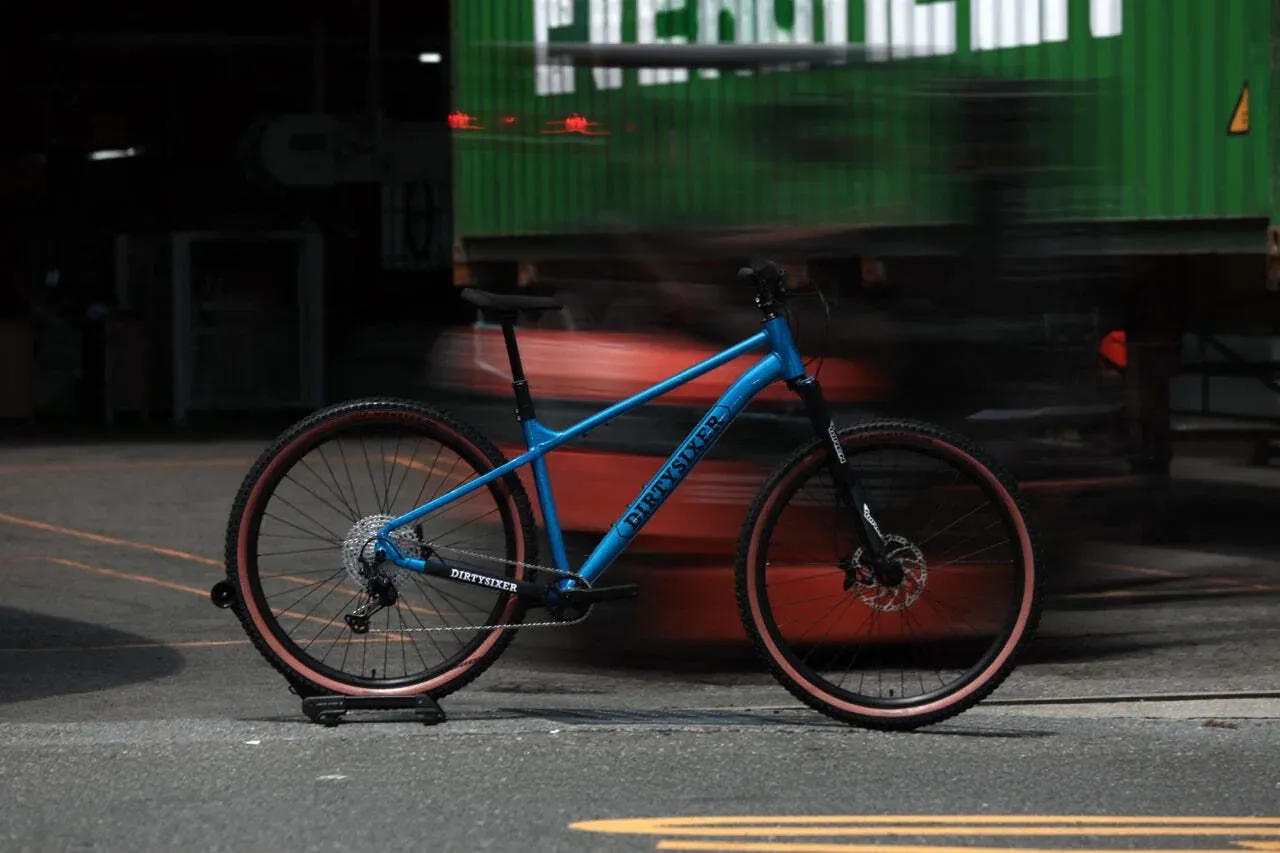 DirtySixer prezentē pasaulē pirmo sērijveida 32" hardtail MTB