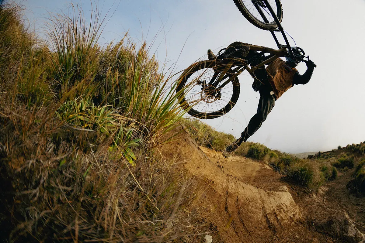 Jaunais Specialized Status 2 – vai tas ir taku vai downhill velosipēds?