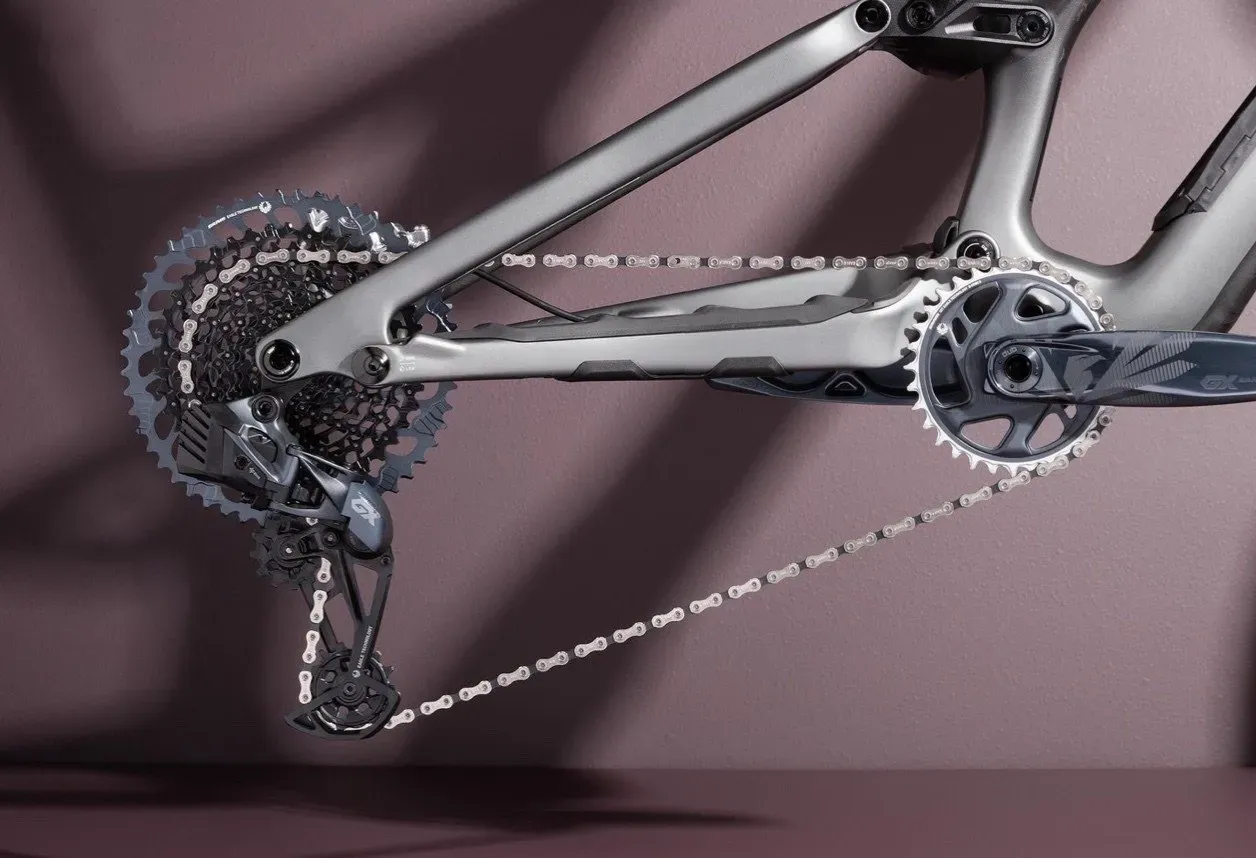 SRAM GX Eagle AXS bezvadu ātrumu sistēma