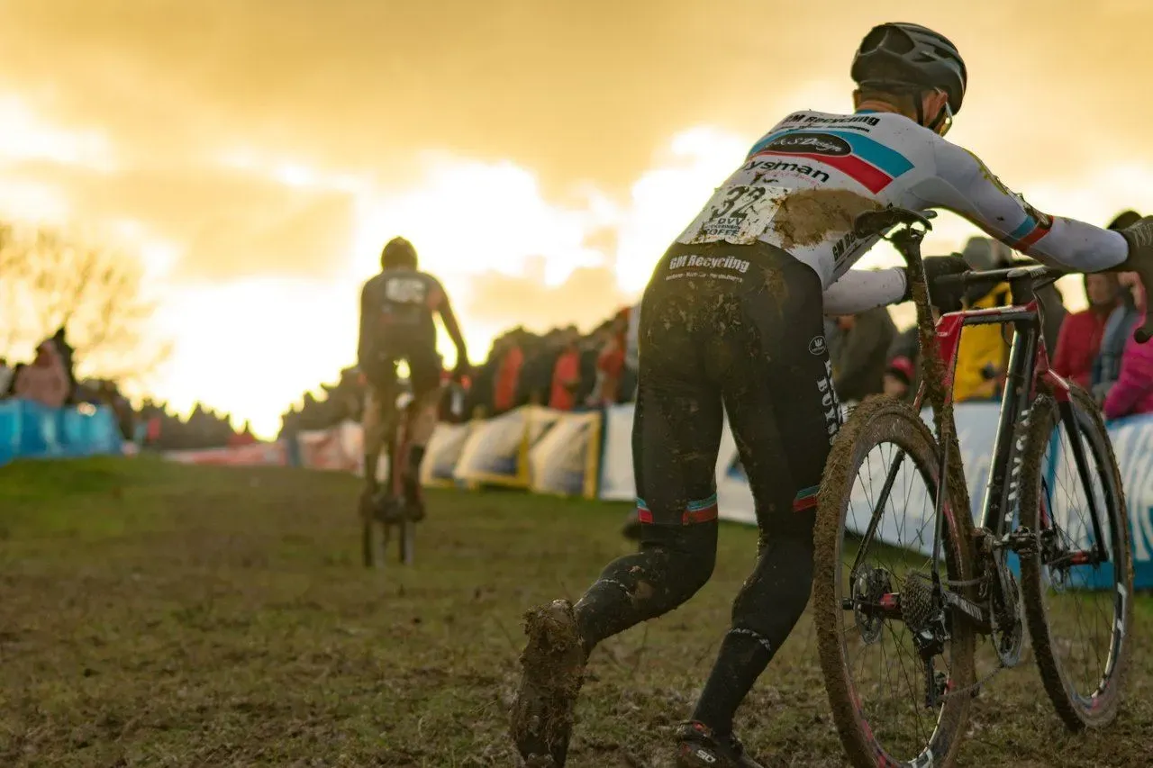 Gravel, šosejas un ciklokrosa velosipēdu atšķirības