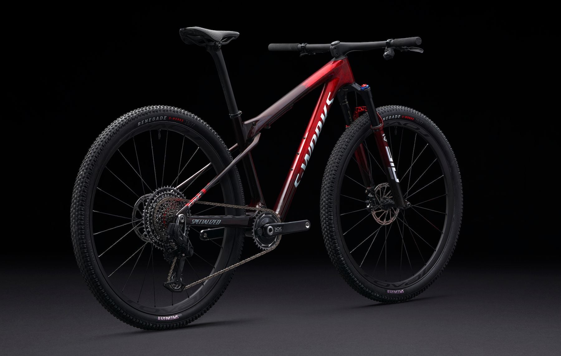 Specialized Epic World Cup ar paslēptu 75mm gājiena amortizatoru
