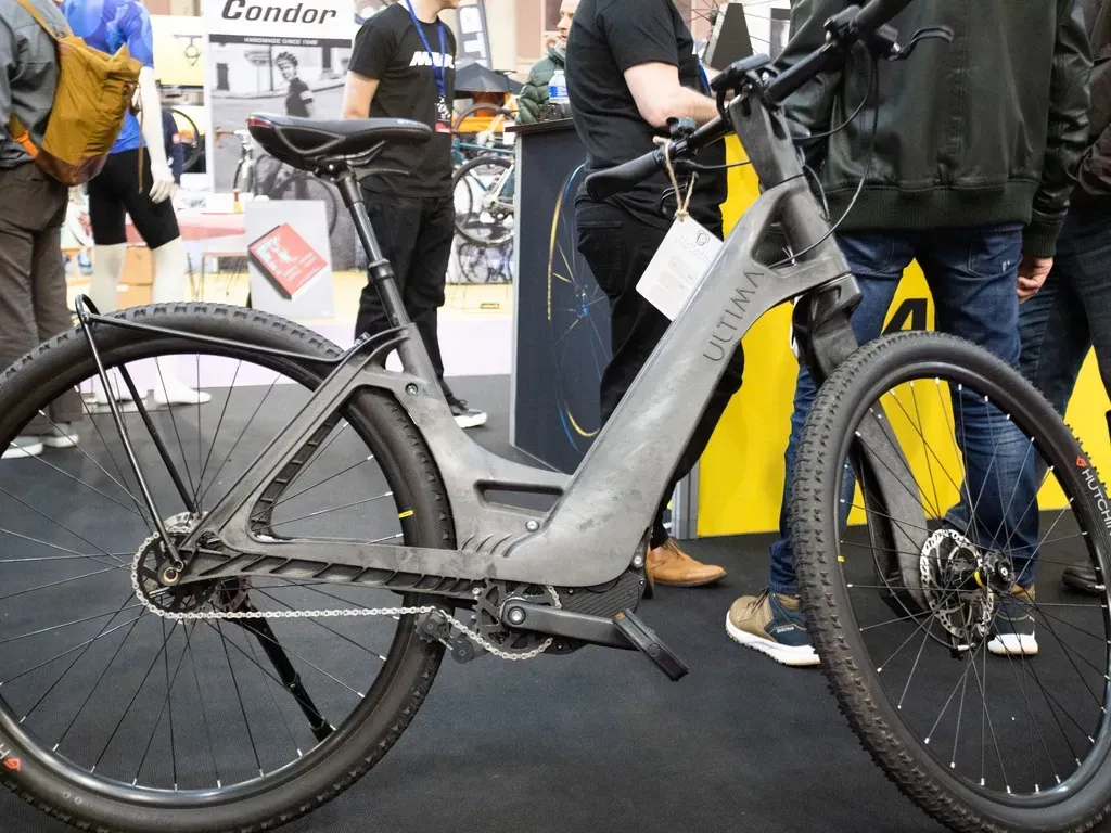 Ultima Multipath – elektriskais velosipēds no pārstrādāta alumīnija un plastmasas